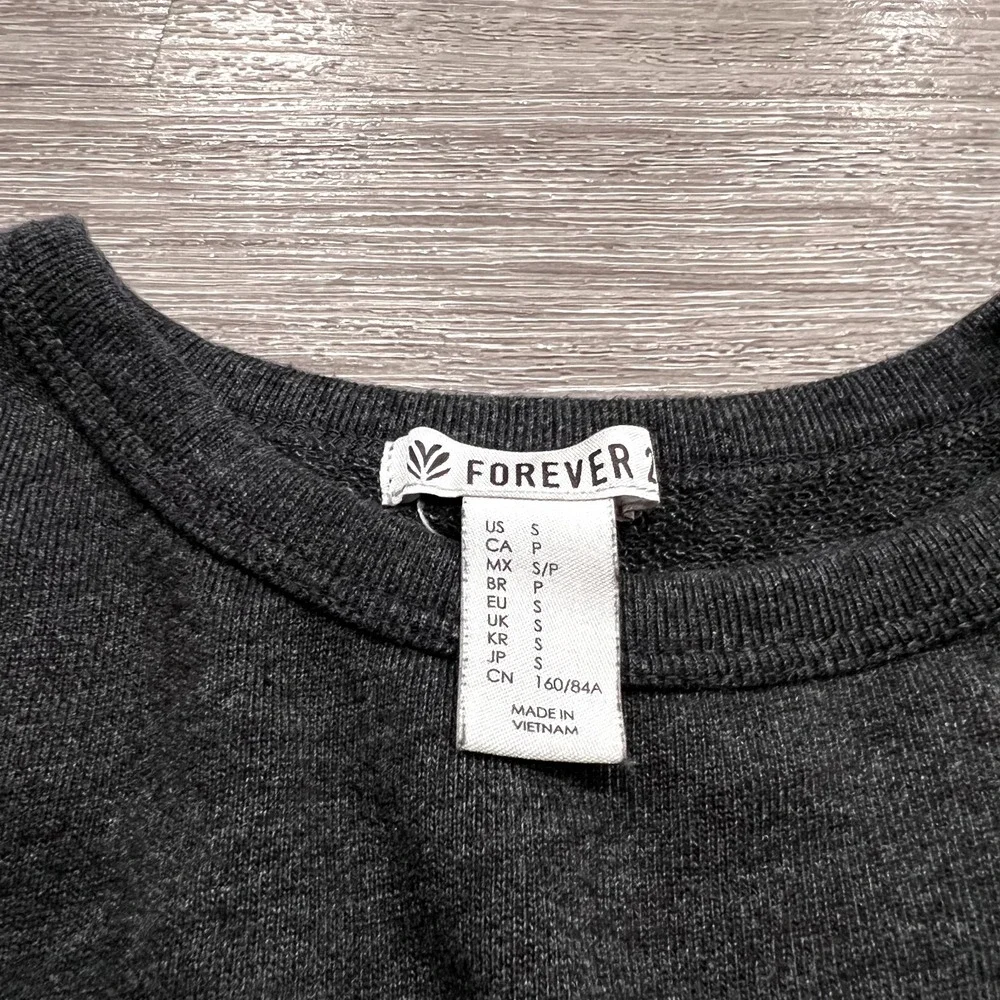 Forever 21‎ Shirt Women's Small Gray Long Sleeve Cropped Casual  Pullover - Picture 6 of 12